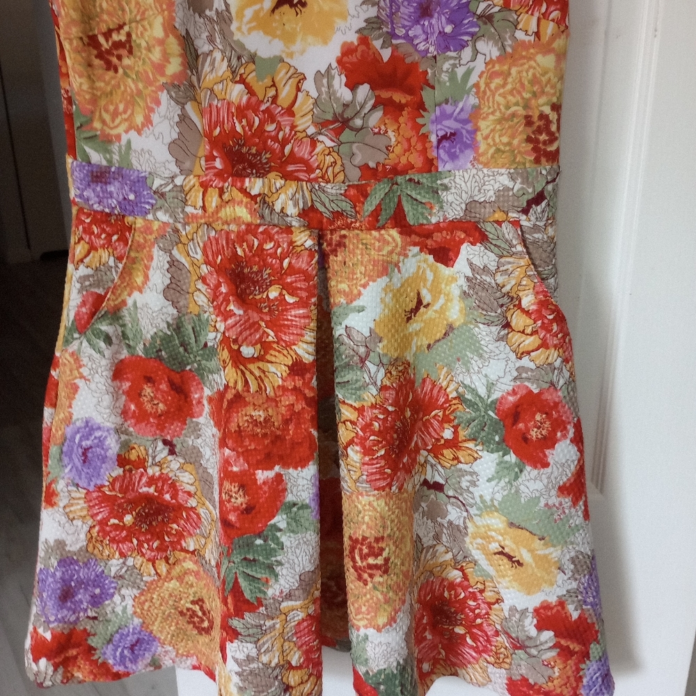 Danny & Nicole floral dress - Picture 3 of 8